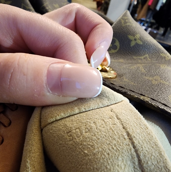 Louis Vuitton Artsey MM - Picture 17 of 17